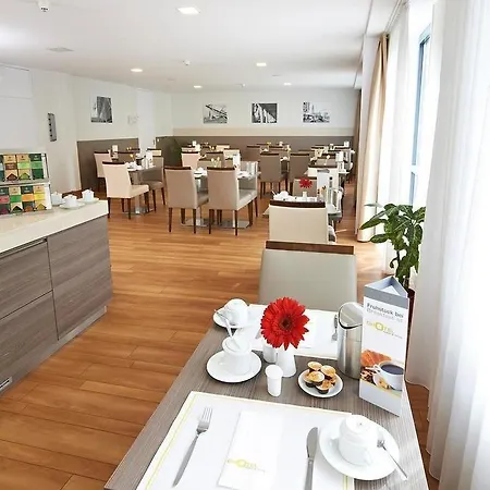 Ghotel & Living 3* Amburgo