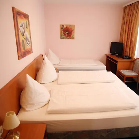 Lafayette Hotel 3*