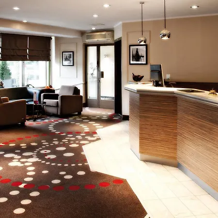 Hotel Leonardo Airport 3*
