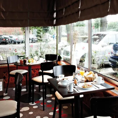 Hotel Leonardo Airport 3*