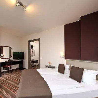 Leonardo Airport 3*