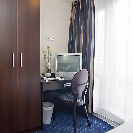 Hotell Continental Hauptbahnhof 3*