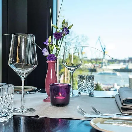 Hotel Empire Riverside 4*