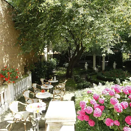 Boulevard Hotel 4*