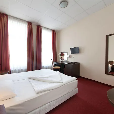 Polo Am Zob Hotel 3*