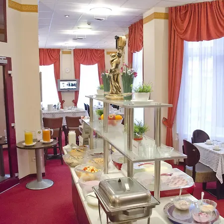 Hotel Polo Am Zob 3*