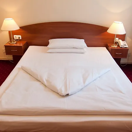 Hotel Kronprinz Hauptbahnhof 3*