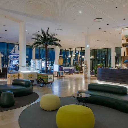 Jufa Hafencity Hotel 4*