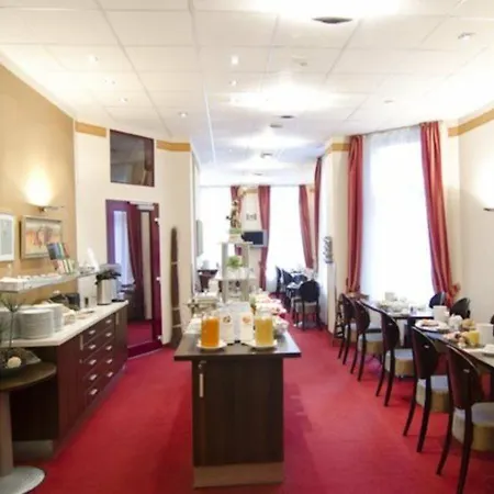 Hotel Polo Am Zob 3*