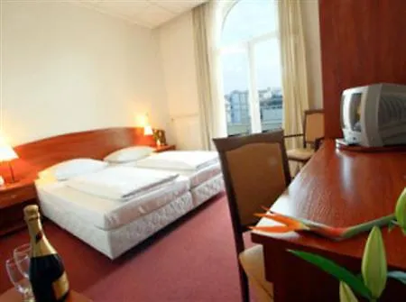 Stadtzentrum Hotell 3*