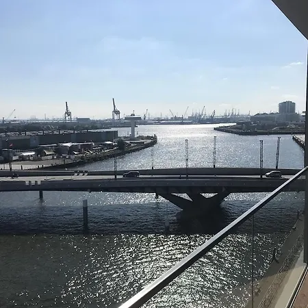 Jufa Hafencity Hotel 4*