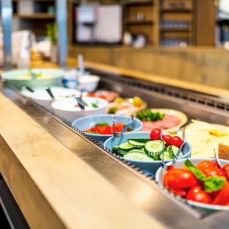 Ibis St. Pauli Messe Hotel 3*