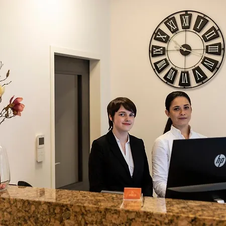 Apricot Hotel