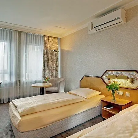 Hotel Senator