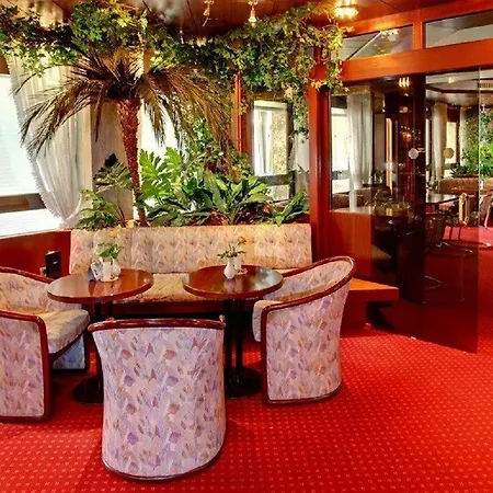 Hotel Senator