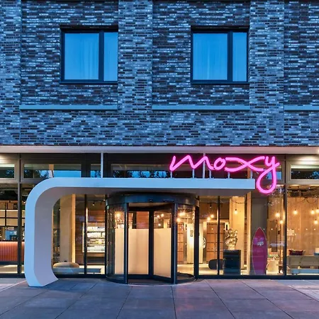 Hotel Moxy 3*