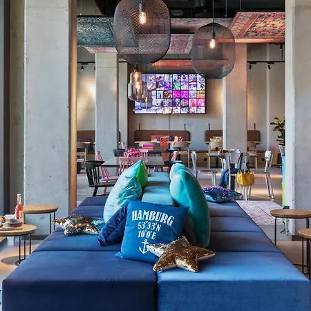 Moxy 3*