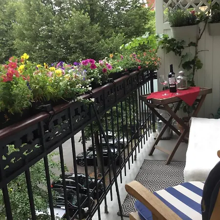 Center Island Bed & Breakfast *