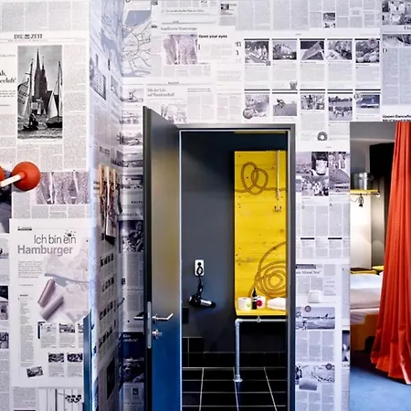 Hotel Superbude St Pauli 3*