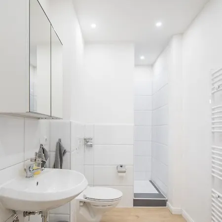 Spacious 2 Bedroom Close To Stadtpark * Hamburg