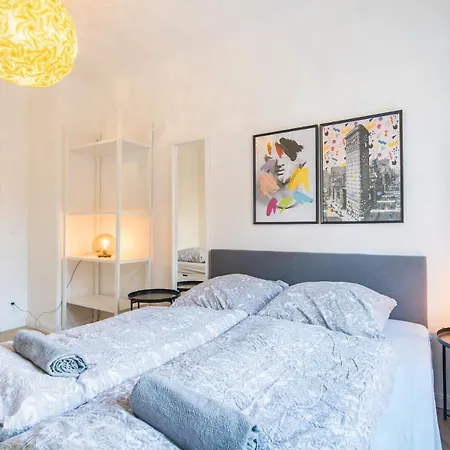 Spacious 2 Bedroom Close To Stadtpark