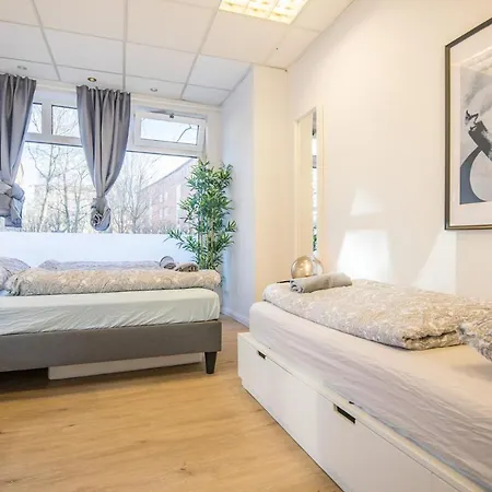 Spacious 2 Bedroom Close To Stadtpark Apartment Hamburg