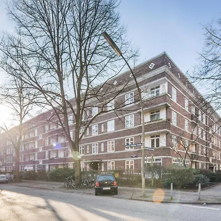 Spacious 2 Bedroom Close To Stadtpark Apartment