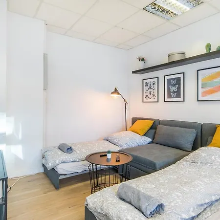 Spacious 2 Bedroom Close To Stadtpark