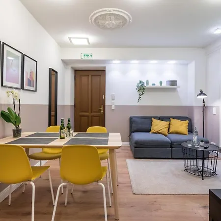 Generous Family-apartment With Two Seperate Bedrooms Close To The U-bahn Apartment