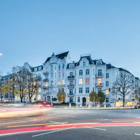 Generous Family-apartment With Two Seperate Bedrooms Close To The U-bahn Apartment