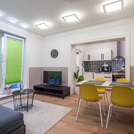 Generous Family-apartment With Two Seperate Bedrooms Close To The U-bahn Apartment Hamburg