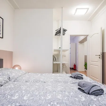 Apartment Generous Family-apartment With Two Seperate Bedrooms Close To The U-bahn Hamburg