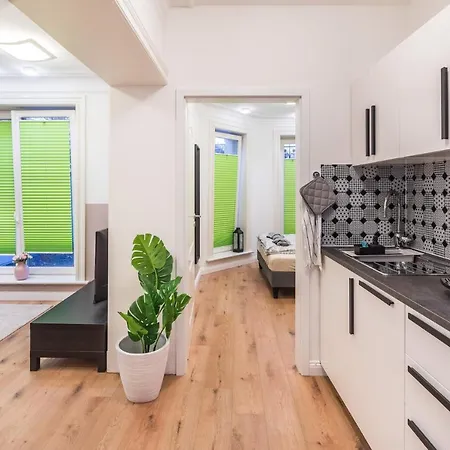 Generous Family-apartment With Two Seperate Bedrooms Close To The U-bahn * Hamburg