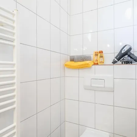 Beautiful For 9 With 2 Bedroom & Cosy Kitchen Apartment Hamburg