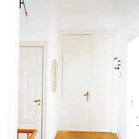 Apartment Grosszuegige Altbauwohnung In Bestlage *