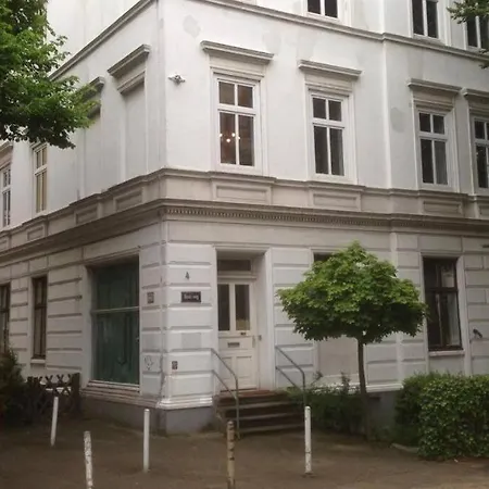 Grosszuegige Altbauwohnung In Bestlage Hamburg