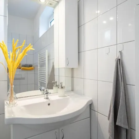 Apartment Beautiful For 9 With 2 Bedroom & Cosy Kitchen