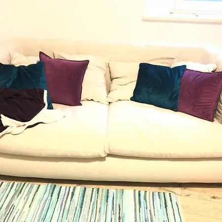 Grosszuegige 185m2-altbauwohnung In Bestlage 7zimmer-2baeder-2kuechen-2wcs *