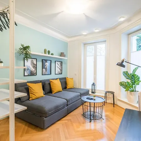 Apartment Generous Family-apartment With Two Seperate Bedrooms Close To The U-bahn Hamburg