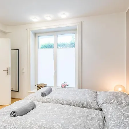 Apartment Generous Family-apartment With Two Seperate Bedrooms Close To The U-bahn *