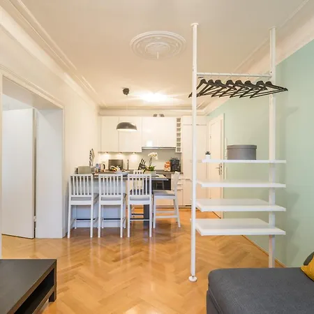 Generous Family-apartment With Two Seperate Bedrooms Close To The U-bahn Hamburg