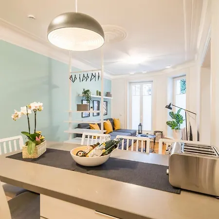 Generous Family-apartment With Two Seperate Bedrooms Close To The U-bahn Apartment *