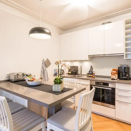 Apartment Generous Family-apartment With Two Seperate Bedrooms Close To The U-bahn Hamburg