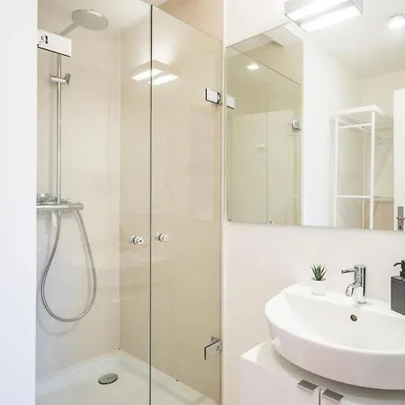 Apartment Generous Family-apartment With Two Seperate Bedrooms Close To The U-bahn *