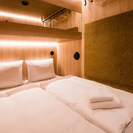 Capsule hotel Cab20