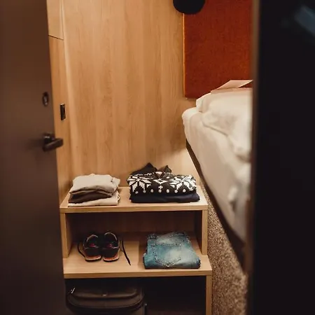 Capsule hotel Cab20