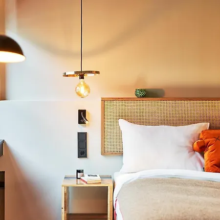 Hood House Hotel 3*