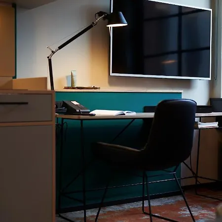 Hood House Hotel 3*