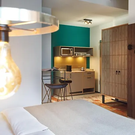 Hood House Hotel