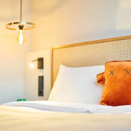 Hood House Hotel